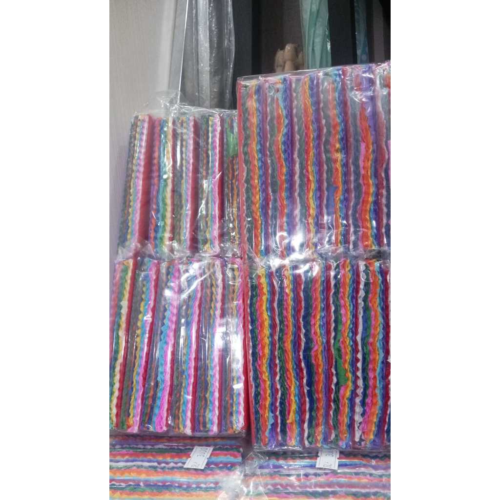 

Kertas crepe potong warna warni