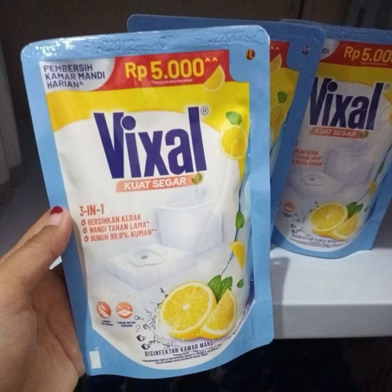 Vixal sachet pembersih kamar mandi cair