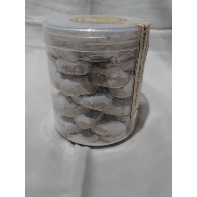 

PUTRI SALJU 750ML //KUE KERING //KUE LEBARAN//CAMILAN //JAJANAN