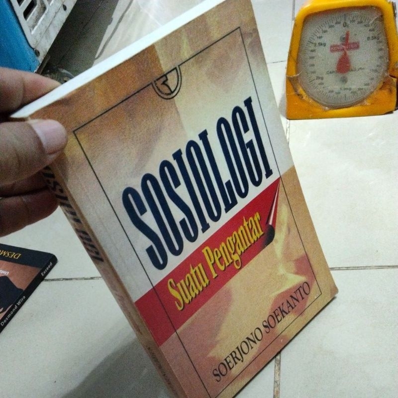 SOSIOLOGI Suatu Pengantar SOERJONO SOEKANTO