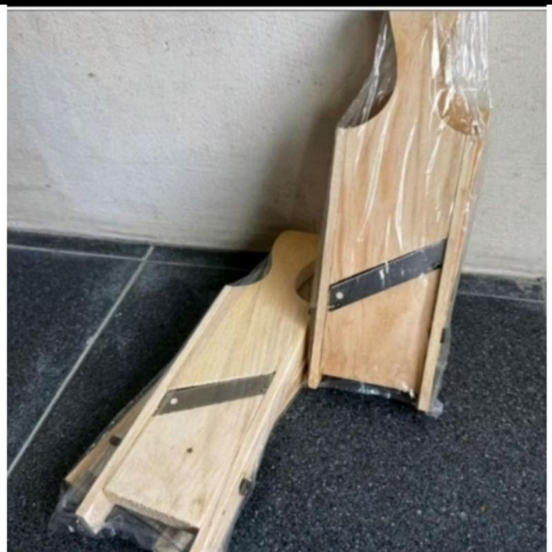 Serutan kayu jati serutan keripik pisang/singkong