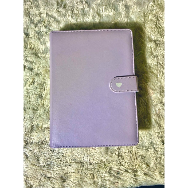 

Binder photocard A5 ungu macaron good condition preloved. Tidak termasuk sleeve (hanya binder saja)
