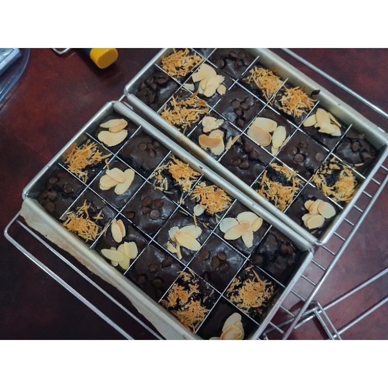 

MEGUMI Brownies Panggang Premium Sekat isi 18PCs/Chewy Brownies/Fudgy Brownies/Brownies Panggang Sekat/Kue Coklat