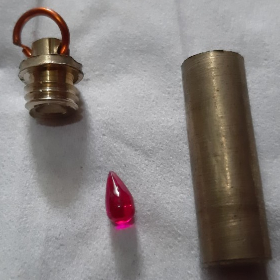 Liontin Tabung  Besi kuning  Batu Merah Delima Siem Siam MD