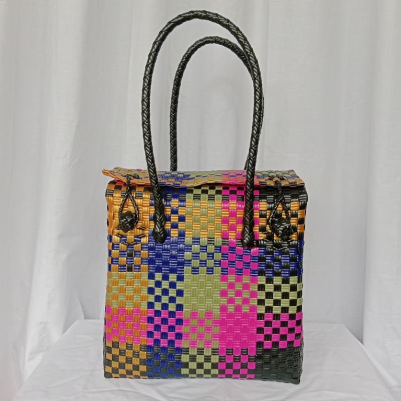 Tas anyaman ukuran M model koper