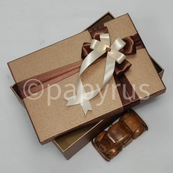 

PAPYRUS 20x30 Tinggi 5cm Kotak Kado Gift Box Hadiah KOTA KADO V1