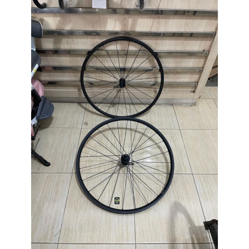 Wheel Set DT Swiss PR1400 Dicut Oxic Rim Brake Very Good Condition