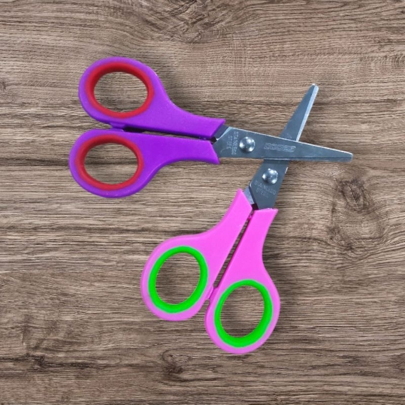 

gunting warna tipe 114 G2000