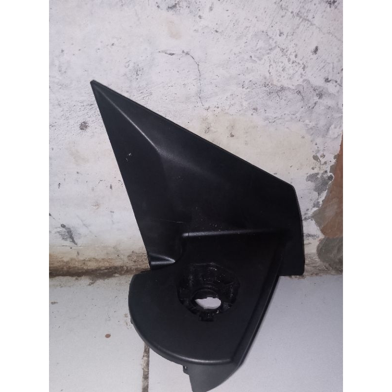 Dudukan kaki Spion Rush Terios 2018-2023 ORIGINAL bagian kanan