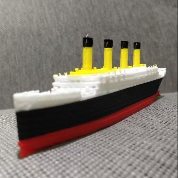 TITANIC - diecast replika miniatur kapal Titanic - bisa dilukis dengan cat