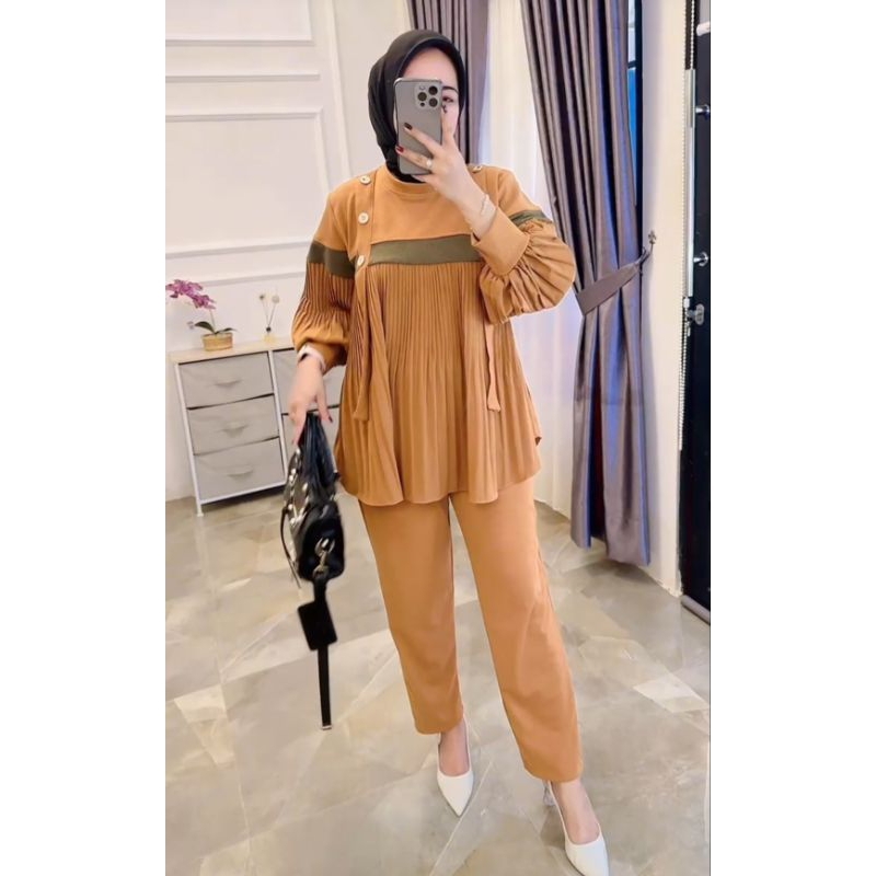 setcel wanita plisket kaos knit rajut import