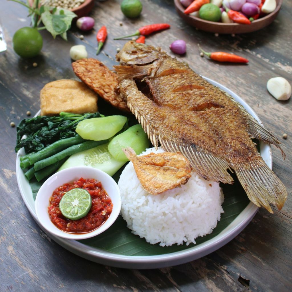 

Nasi Tempong Gurame Goreng Rahayu