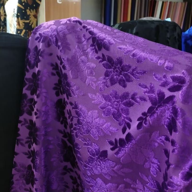 bahan kain bludru motif original premium / kain bludru bermotif bungan terbaru / kain bludru lembut 