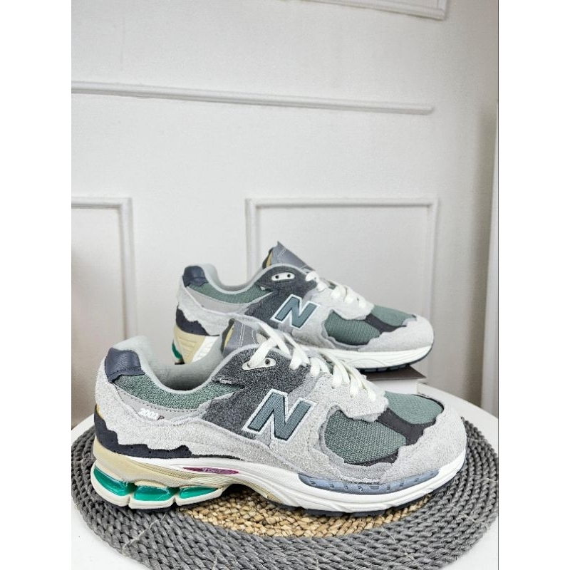 sepatu second preloved size 45 New Bal@nce 2002r protection pack rain cloud
