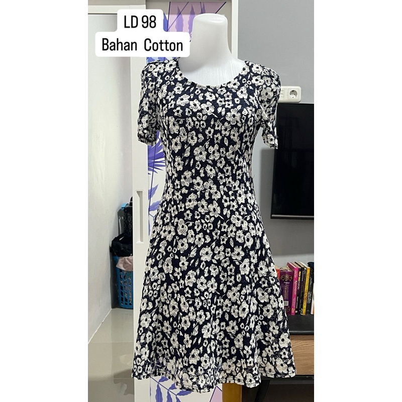 Thrift dress bunga