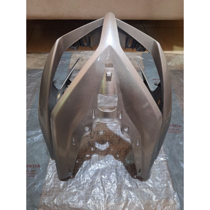 cover tameng panel dada depan honda vario 110 techno karbu original ahm honda warna DSM silver metal