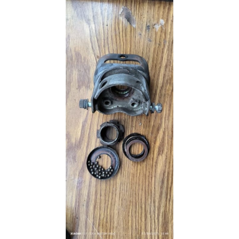 Dudukan stir Yamaha v80 super deluxe original/leher Yamaha v80 super deluxe original