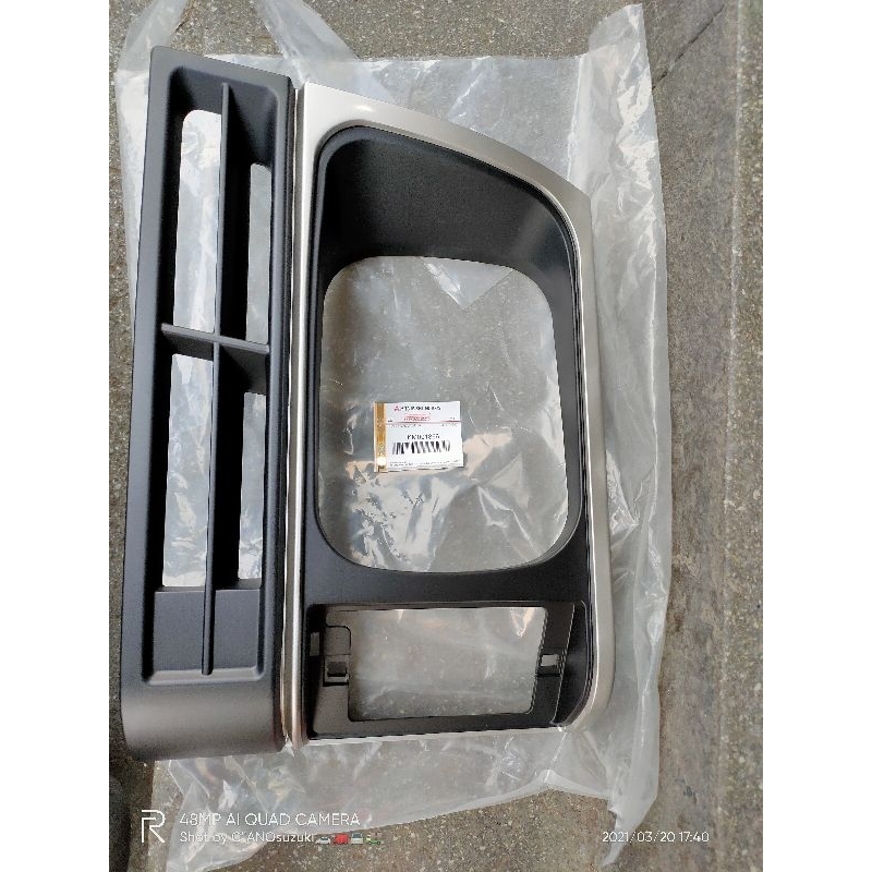 ring lampu grill lampu depan mitsubishi L300 new taun muda original  asli deler mitsubishi ktb