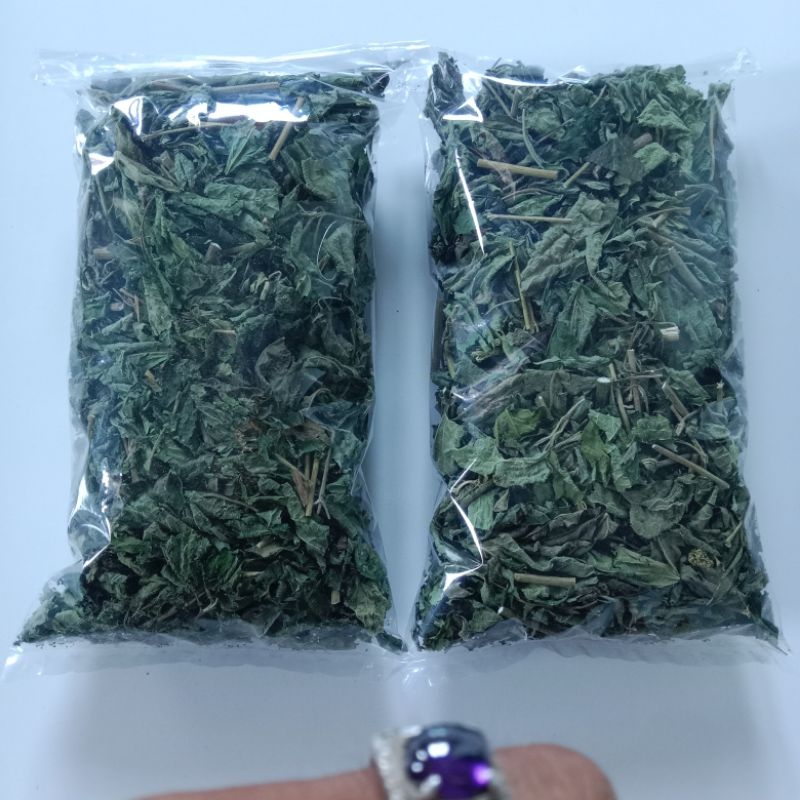 

Daun balakacida kering atau daun kirinyuh 250 gram