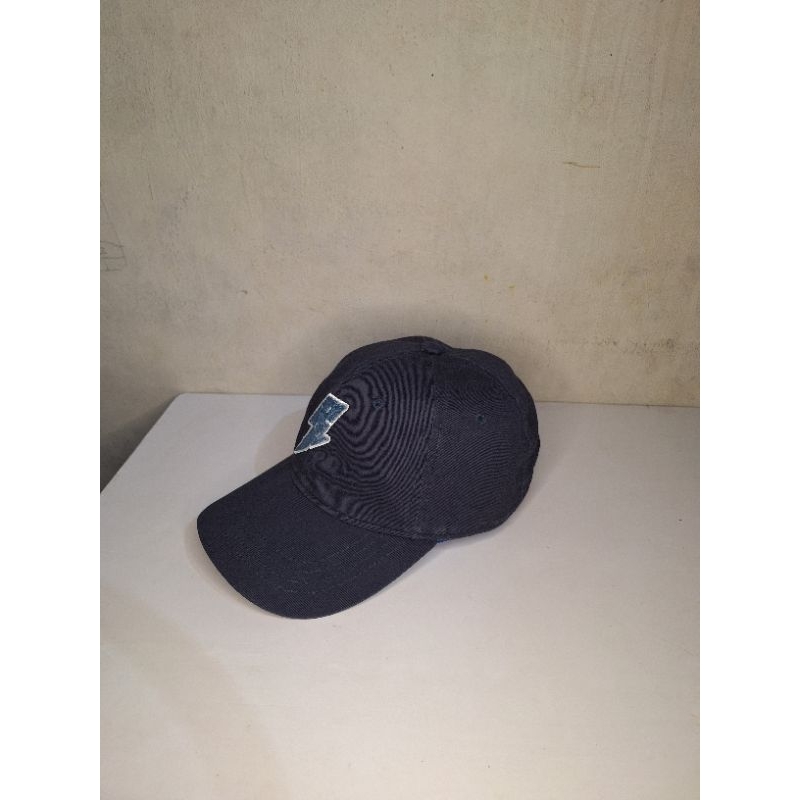 Topi logo R