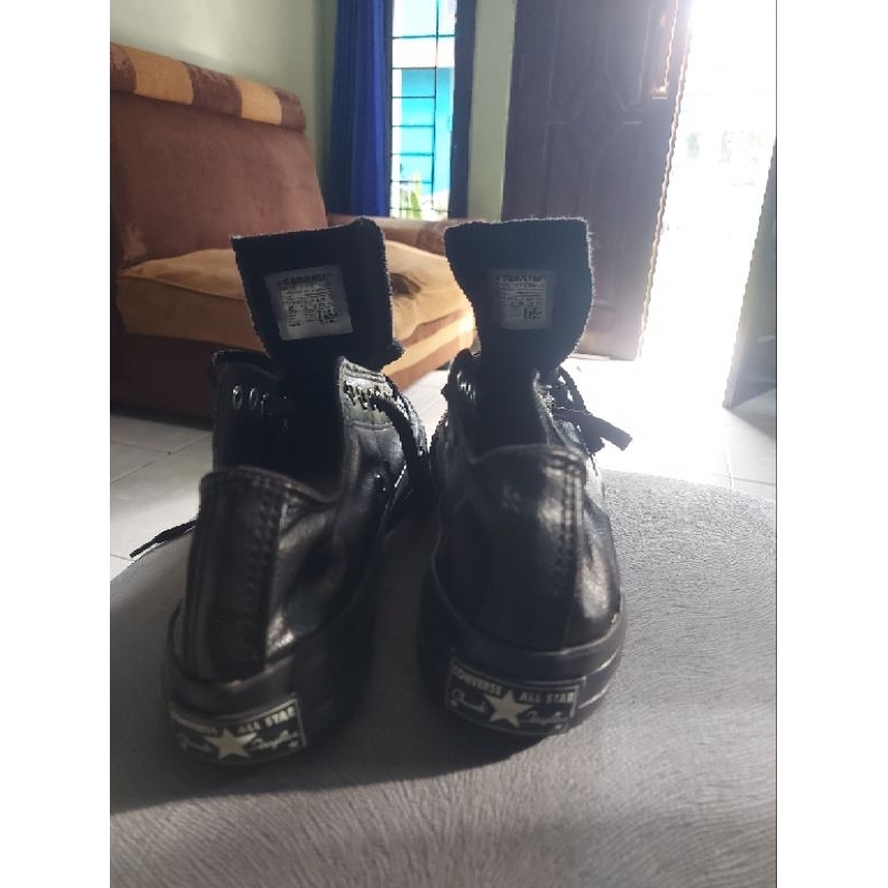 sepatu kasual converse kulit hitam bogor