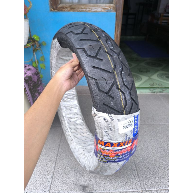 BAN LUAR IMPORT MAXXIS 130/70-18 TUBELESS BARU STOK LAMA KARET AMAN TIDAK ADA CACAT MADE IN TAIWAN.