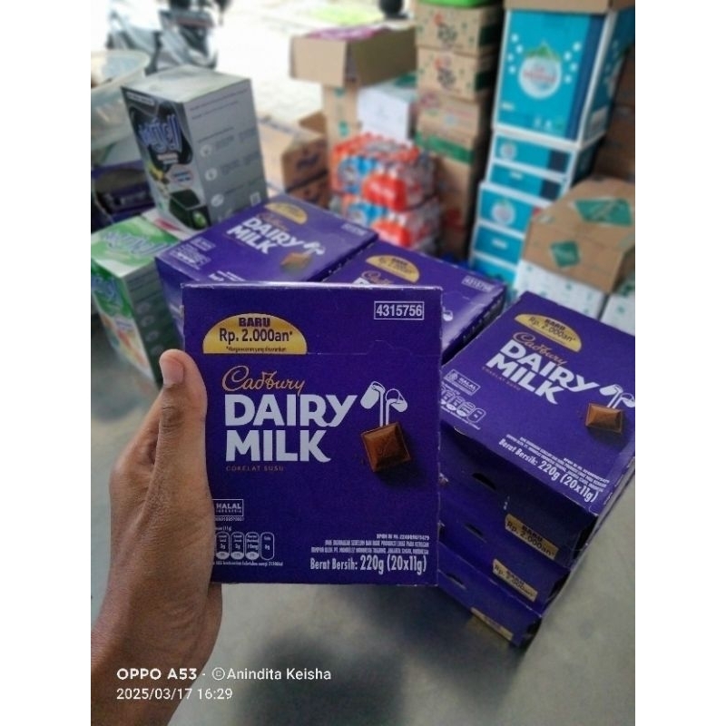 

COKLAT CADBURY DAIRY MILK 11 grm 1 box isi 20 pcs