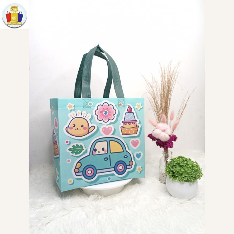 

BOX BAG SPUNBOND LAMINASI CAR (25X25X18)