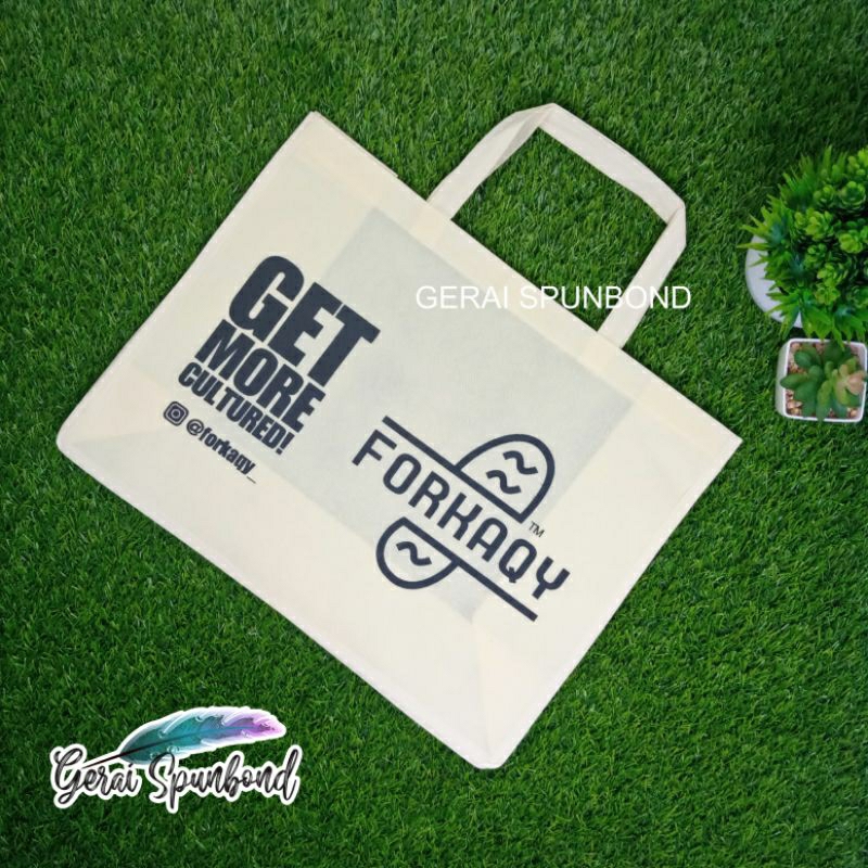 

Goodie Bag Spunbond Uk. 40cm x 10cm x 30cm Landscape Plus Sablon Custom