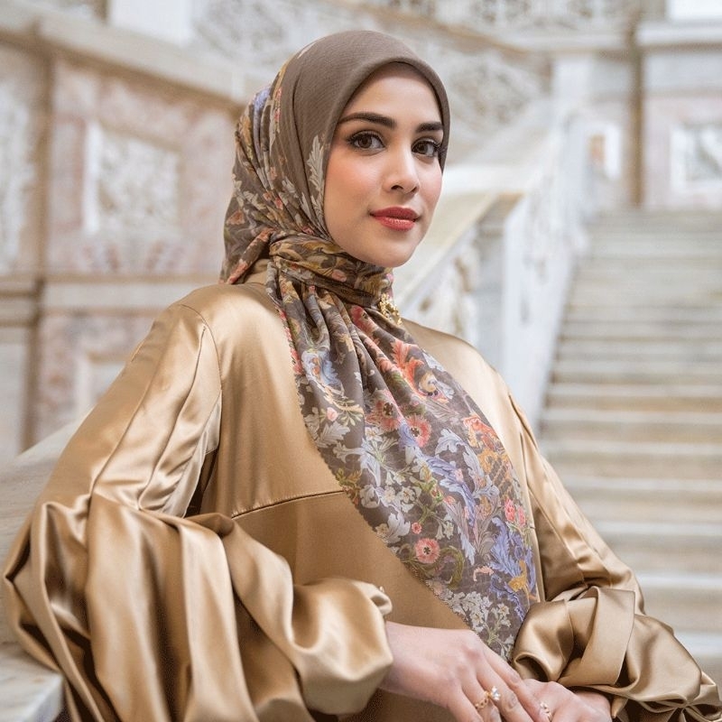 Ready - Royale Grandeur Series - BUTTONSCARVES Original