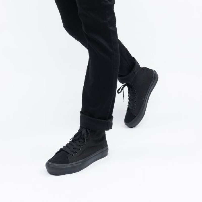 SAVIOR AB MATERNAL DISASTER FOOTWEAR SEPATU SNEAKERS