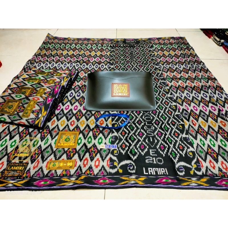 SARUNG: LAMIRI TIPE: KWG BAHAN: FULL SUTRA