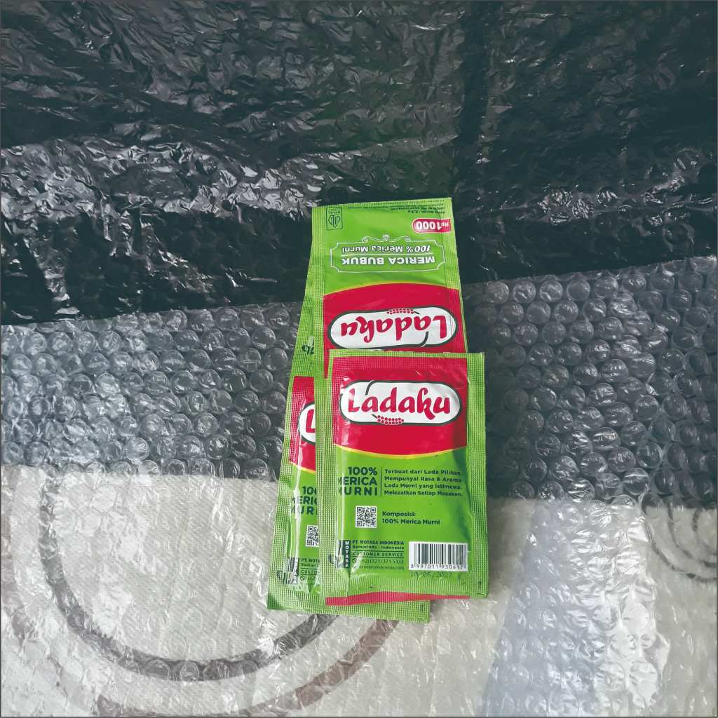 

Ladaku Merica Bubuk – 1 Renceng (12 Sachet x 3g)