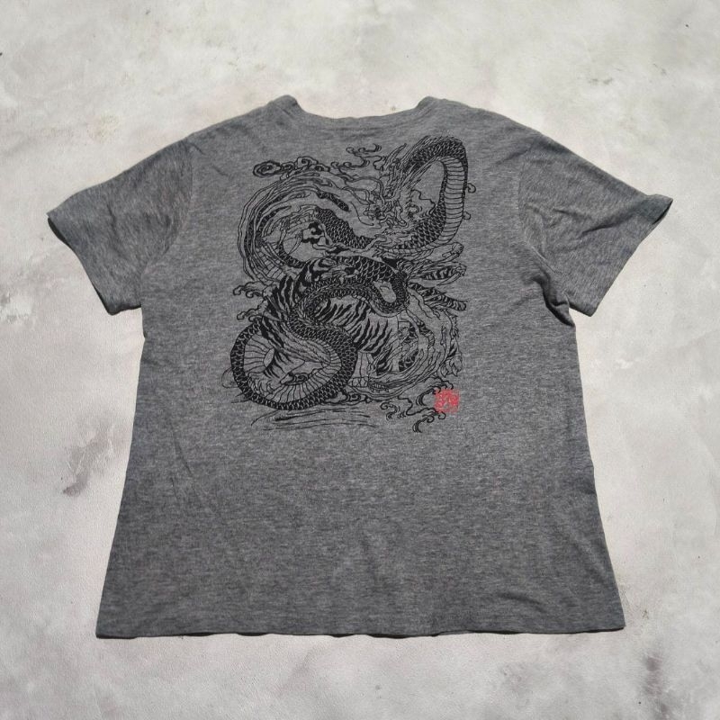 baju kaos sukajan seku naga abu