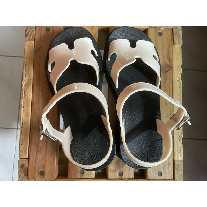 preloved sepatu sandal zaxy size 35/36