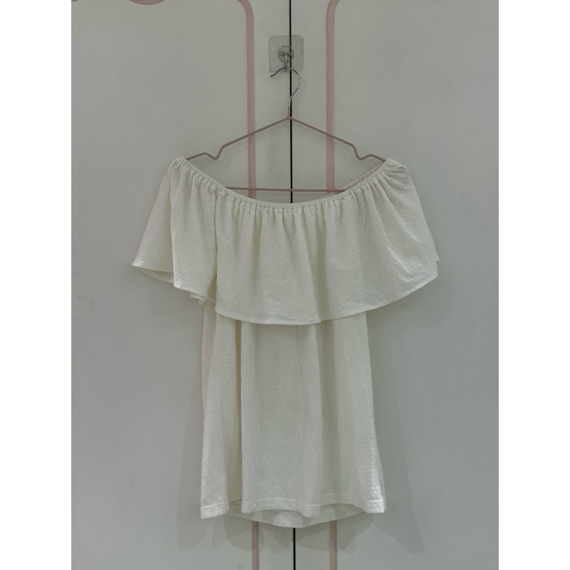 Preloved White Off Shoulder Top || Baju Wanita Second