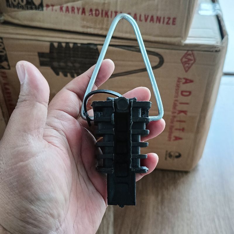 Service Wedge Clamp Klem kabel twisted Listrik Standar PLN