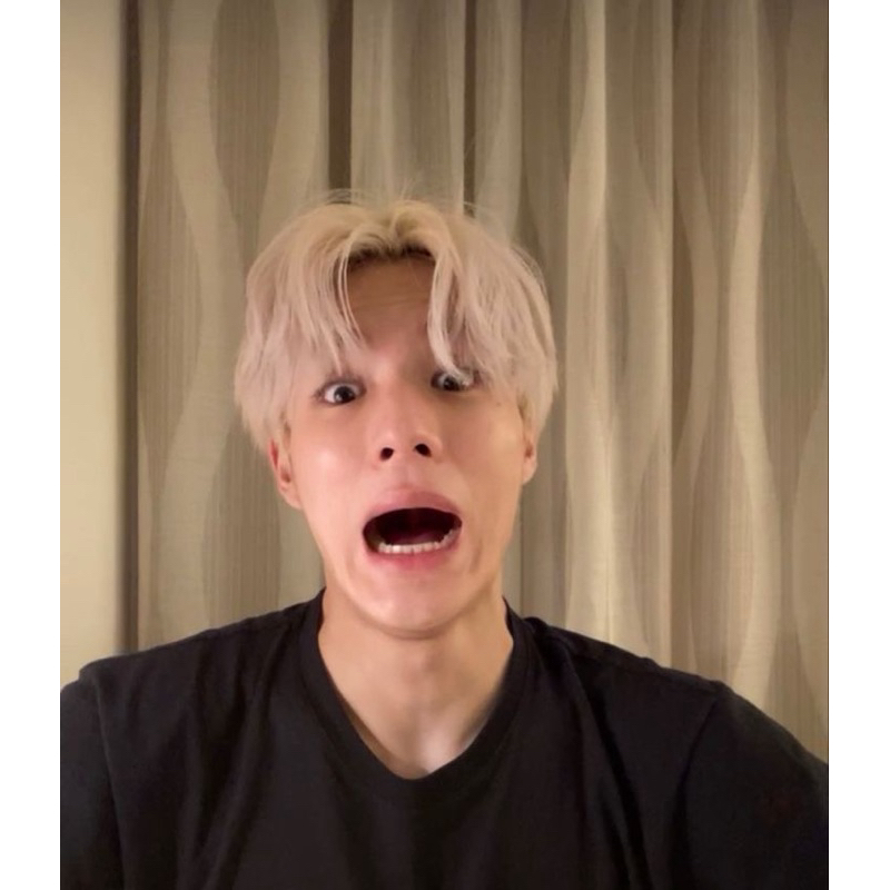 

kertas buku tulis haechan