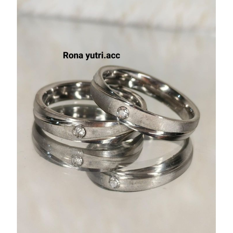 cincin titanium couple/ tunangan/ nikah XYS1 pertama tengah garis