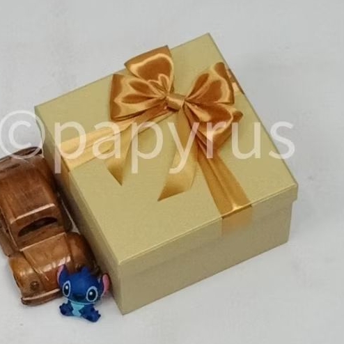 

PAPYRUS 15x15 Tinggi 10cm Kotak Kado Gift Box Hadiah V2