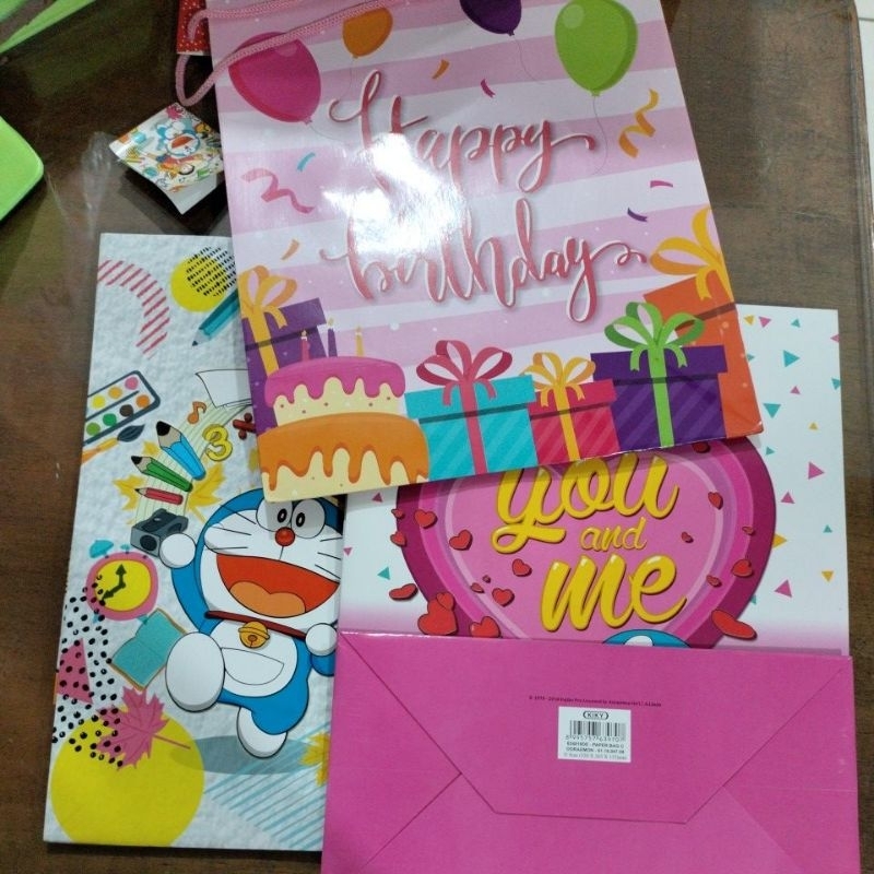 

Tas kertas paper bag kado