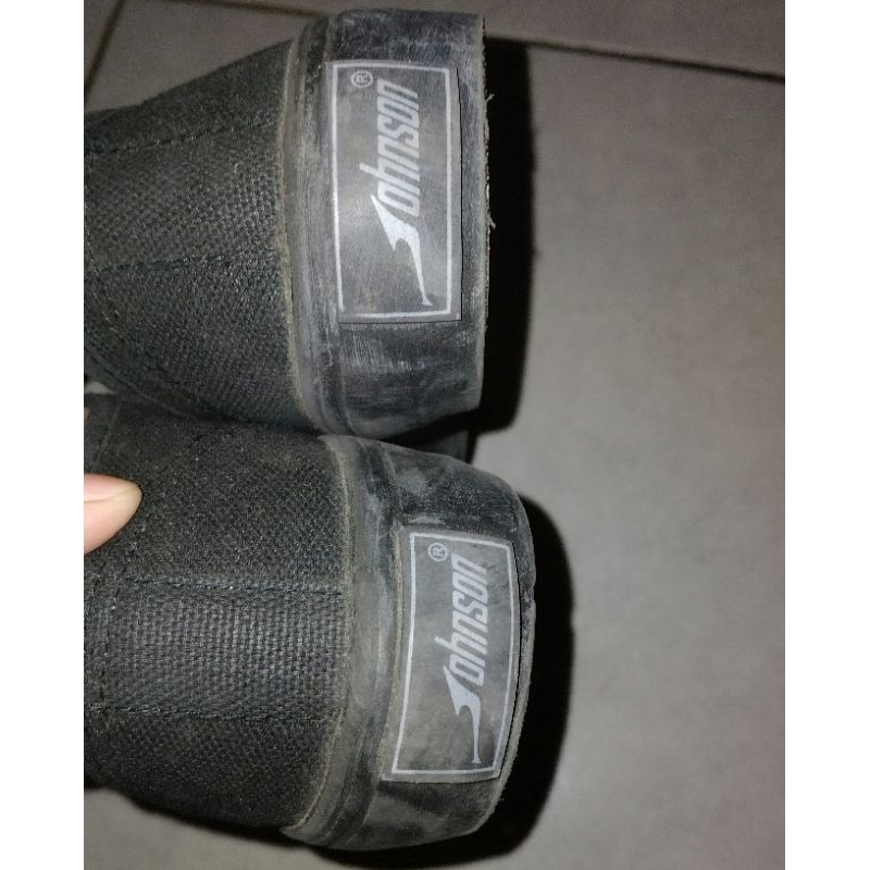SEPATU johnson hitam