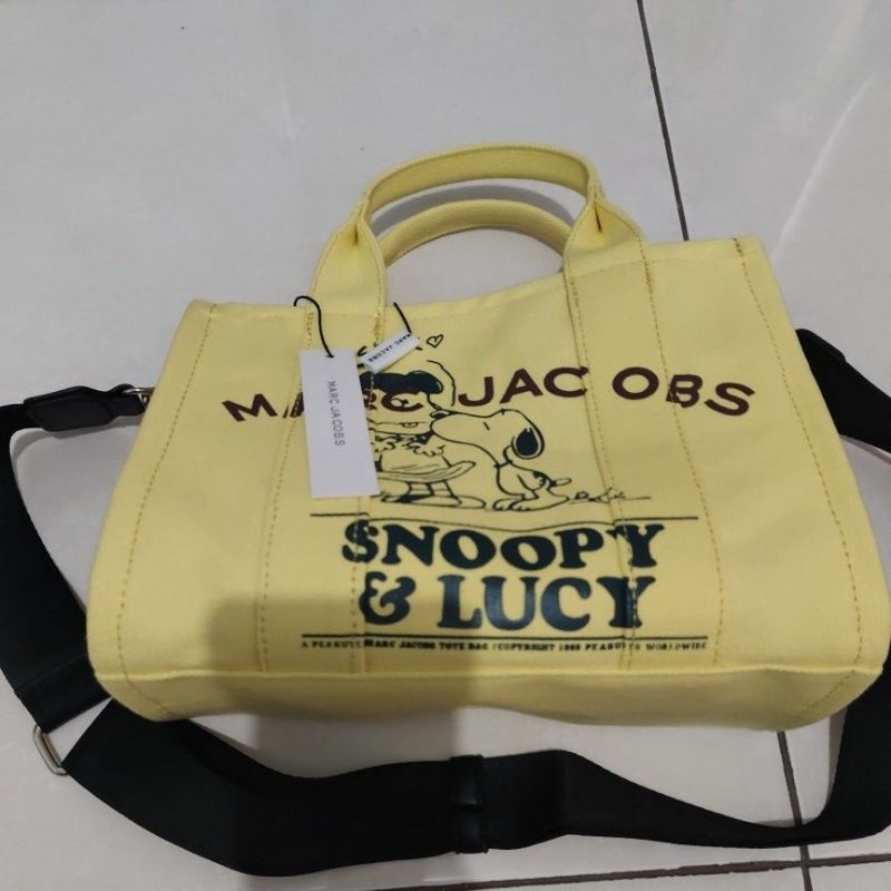 The Tote Bag Marc Jacobs Snoopy bahan kanvas not original,not authentic kondisi baru