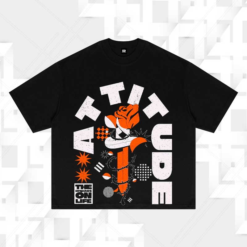Kaos Hitam "ATTITUDE" - Desain Grafis Teks Bold & Bunga Mawar Oranye Streetwear Trendy Urban Kekinia