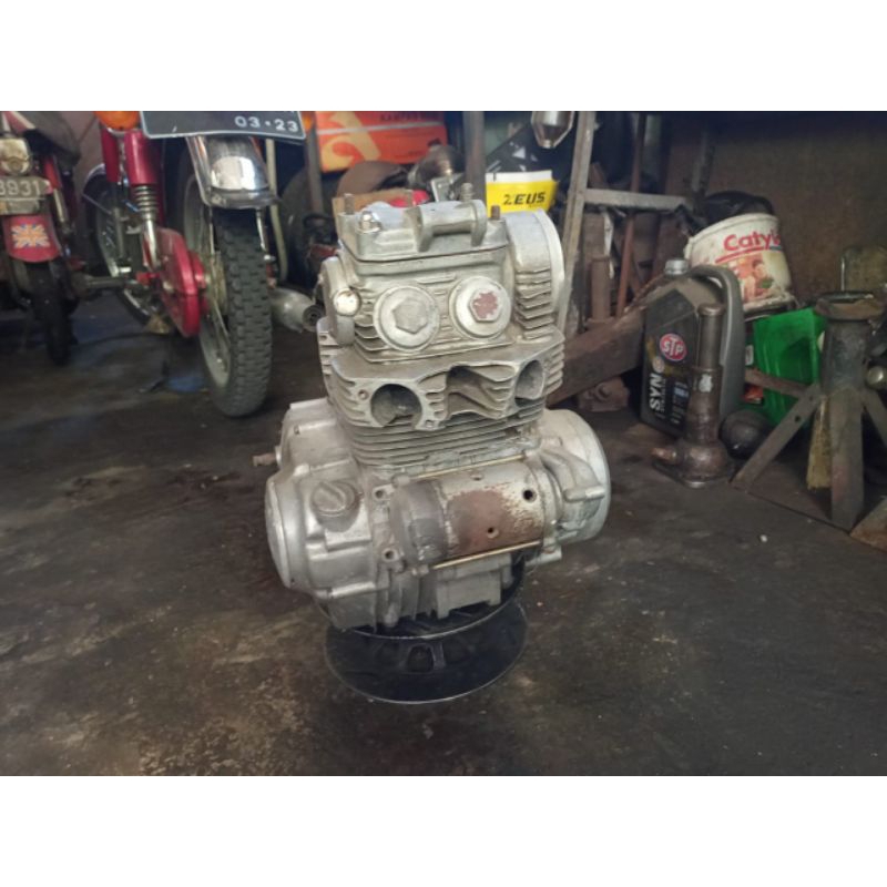 unit motor mesin dan frame honda twin honda cb 125 twin.