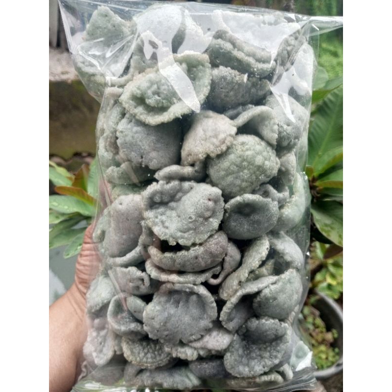 

Kerupuk jengkol matang