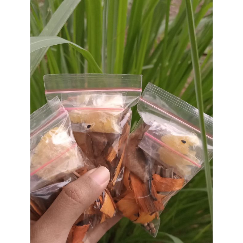 

Wedang Uwuh Herbal isi 16 pcs– Seduhan Kaya Rempah (BACA DESKRIPSI)