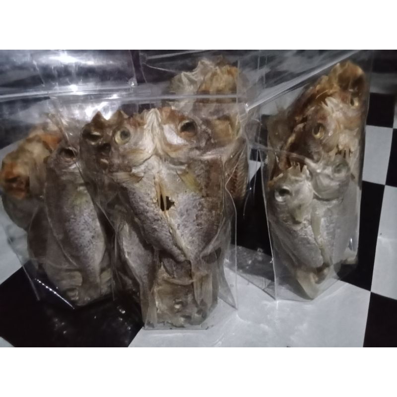 

ikan kering bajoe