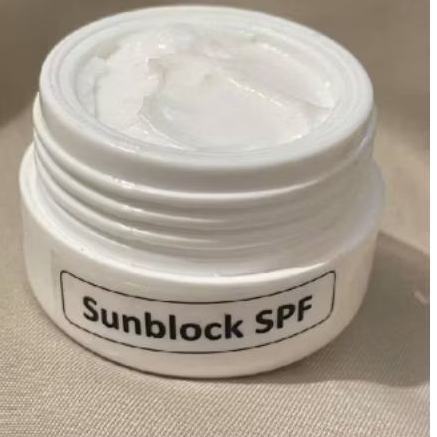SUNBLOK WAJAH/SUNBLOK SPF 50/SUNBLOK UNTUK FLEK DAN GLOWING