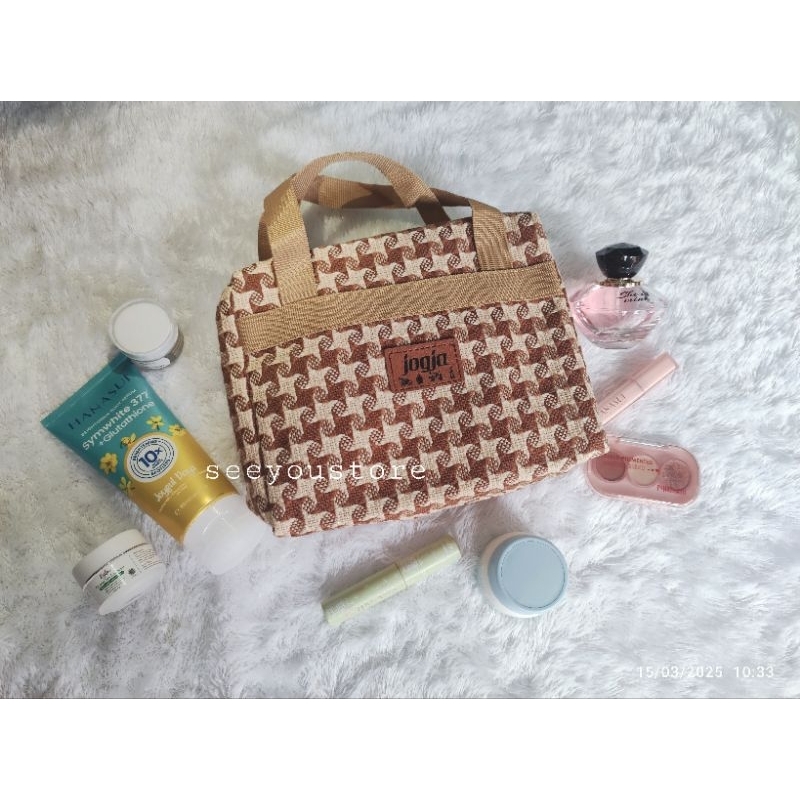 tas kosmetik / tas serbaguna / tas khas jogja / tas oleh oleh jogja
